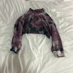 a cropped rock❤️rose couture half zip, light pull over in the size medium